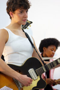 Aud pill band member